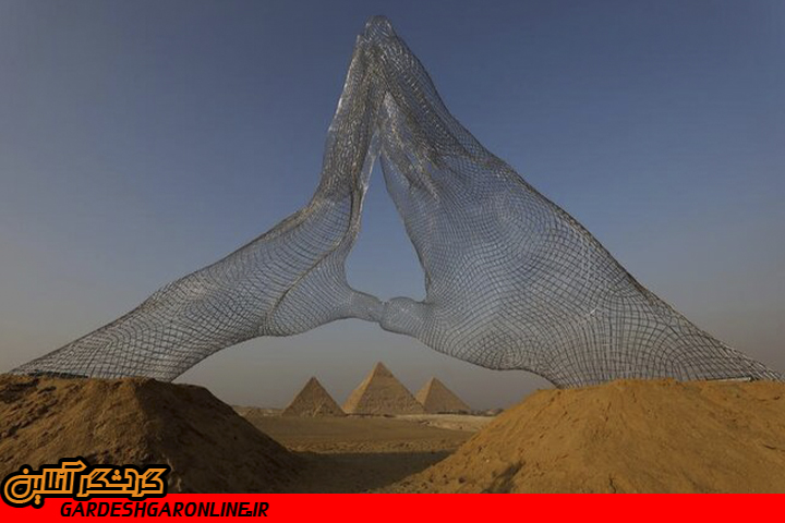 چیدمان‌های عظیم هنری در کنار اهرام مصر